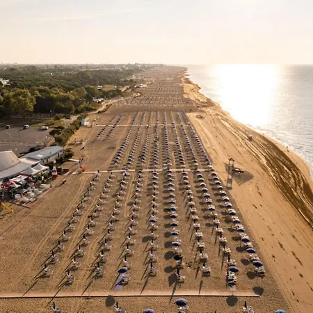 Bright Fenced Garden Flat With Swimming Pool * Bibione