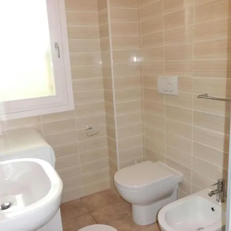 Bright Fenced Garden Flat With Swimming Pool Appartement Bibione